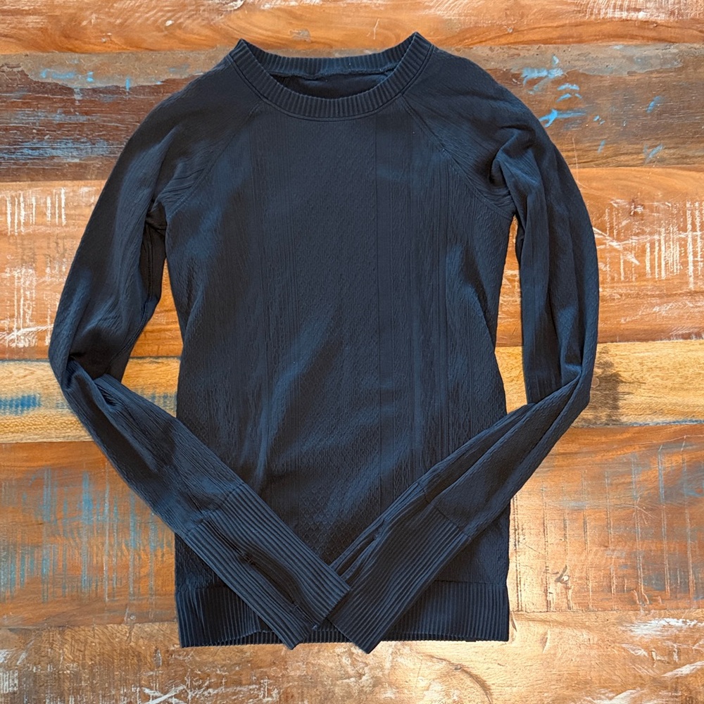 Lululemon Women’s Black Athletic Top (size:4)